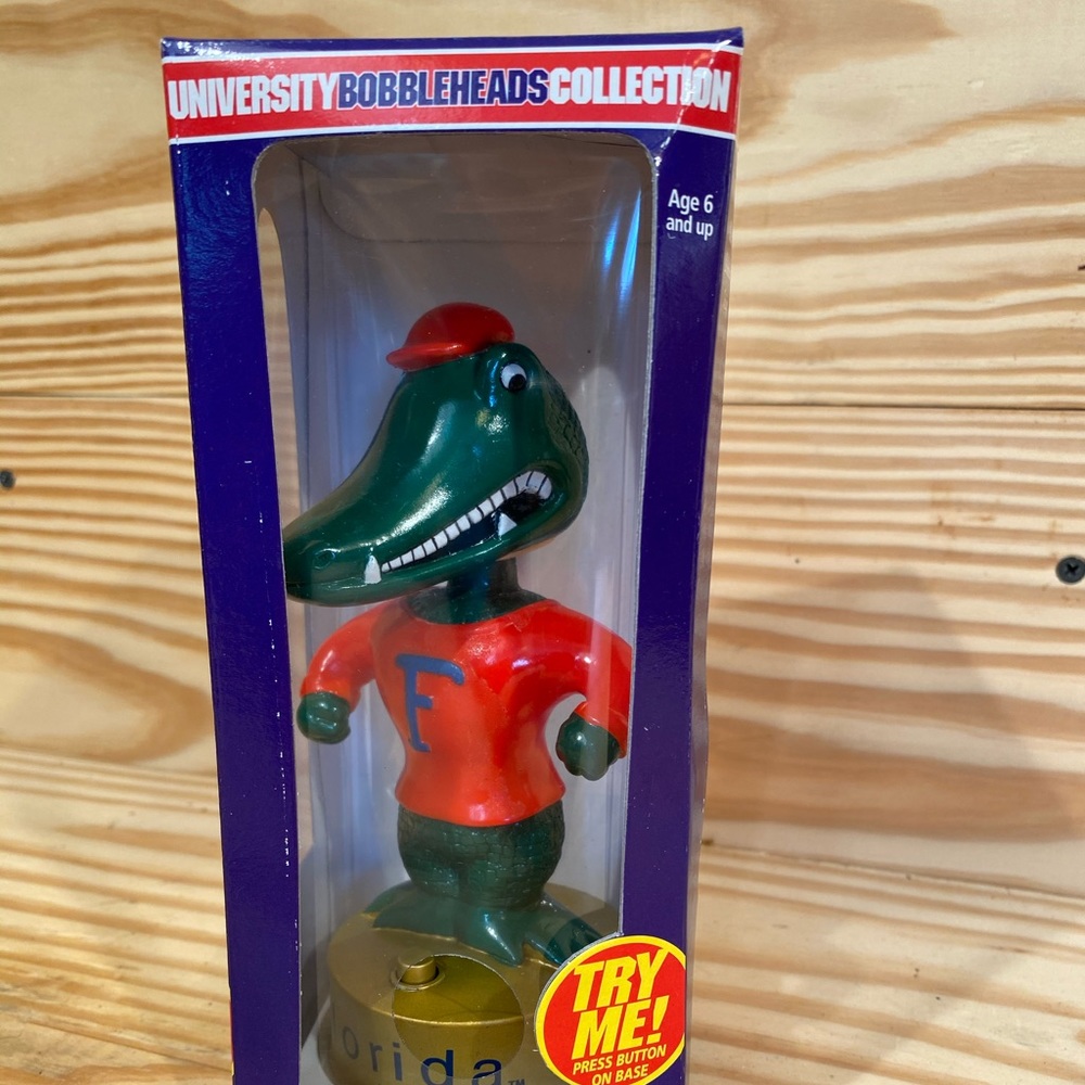 NIB FLORIDA GATORS AL BOBBLE HEAD PLAYS FIGHT SONG